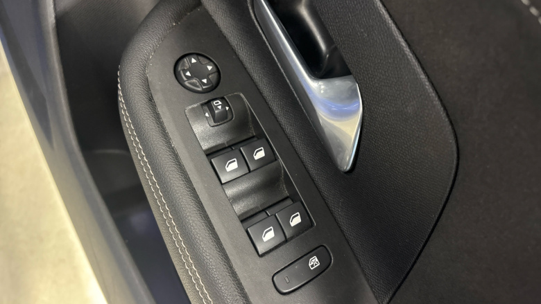 Vauxhall Mokka 100kW Ultimate 50kWh 5dr Auto Electric Hatchback